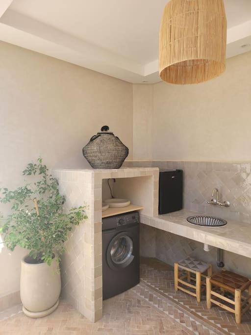 Riad Isahiac Avec Piscine En Exclusivite Marrakesh Exterior photo