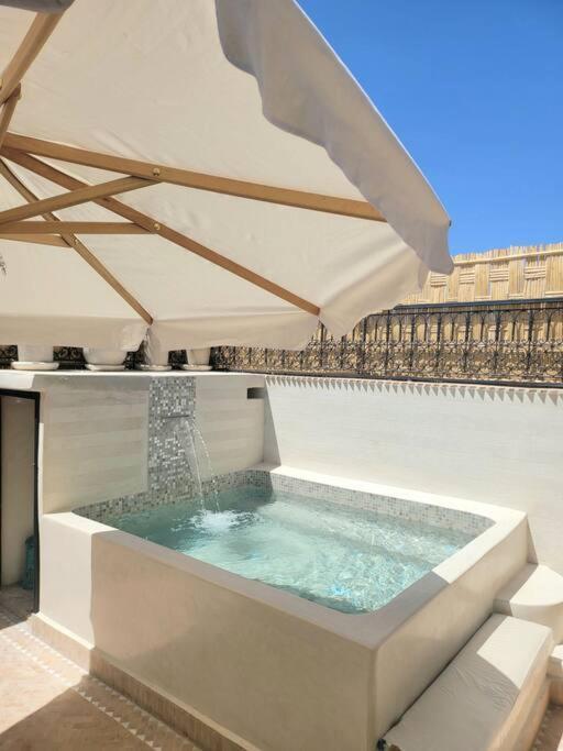 Riad Isahiac Avec Piscine En Exclusivite Marrakesh Exterior photo