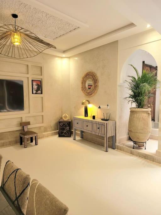 Riad Isahiac Avec Piscine En Exclusivite Marrakesh Exterior photo