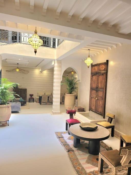 Riad Isahiac Avec Piscine En Exclusivite Marrakesh Exterior photo