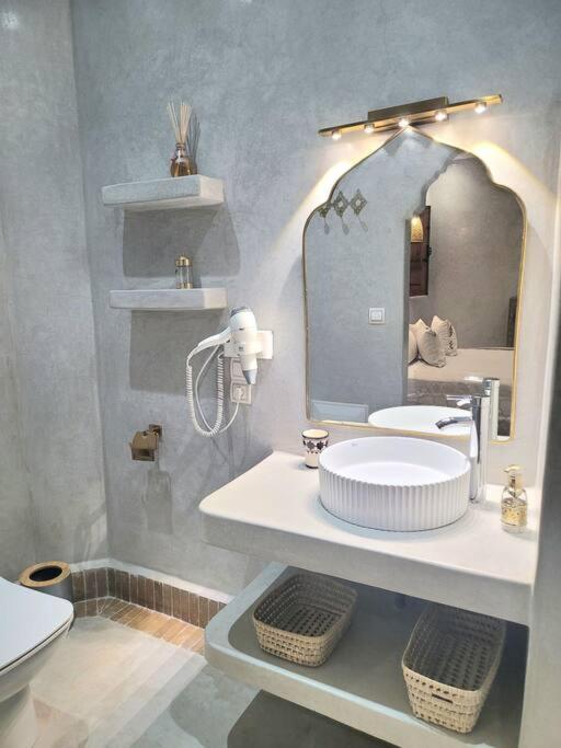 Riad Isahiac Avec Piscine En Exclusivite Marrakesh Exterior photo